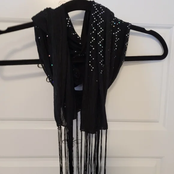 Scarfs - Picture 2 of 13